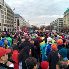 Start des Neujahrslaufs in Berlin am Pariser Platz